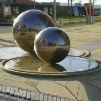 Фонтан из 2 стальных шаров (518906) ∅ 1 и ∅ 1,5 м. Санкт-Петербург 