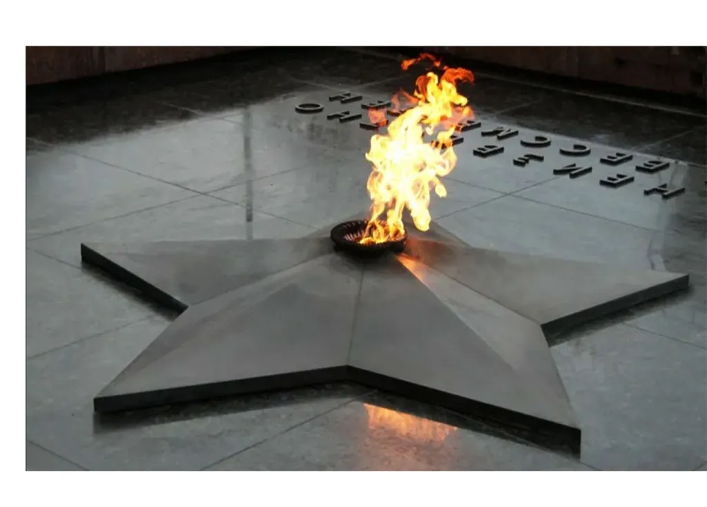 Звезда вечного огня из чугуна в Санкт-Петербурге